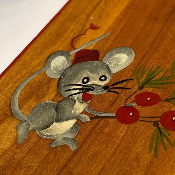 Retro Hand-Painted Wooden Cheese Board With Mouse & Berry Design - Picture 7 of 7